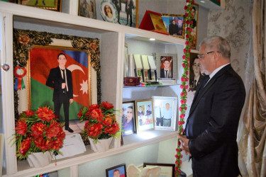Tərtər Rayon İcra Hakimiyyətinin başçısı 27 Sentyabr – Anım Günü ilə əlaqədar Vətən müharibəsi şəhidi Eşqin Hüseynovun ailəsini ziyarət edib
