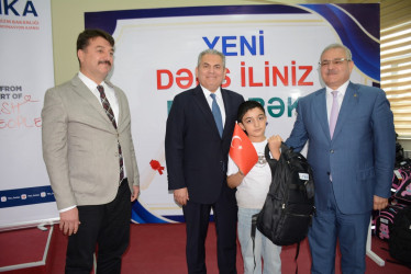 Tərtərdə şəhid, qazi və aztəminatlı ailələrdən olan 200 nəfər ibtidai sinif şagirdinə məktəbli ləvəzimatları və çantalar hədiyə olunub