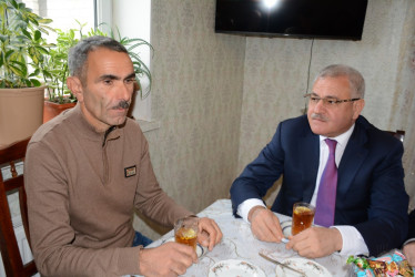 Rayon rəhbəri “Konstitusiya və Suverenlik İli” çərçivəsində Birinci Qarabağ müharibəsi əlili Şahid Məmmədovu ziyarət edib