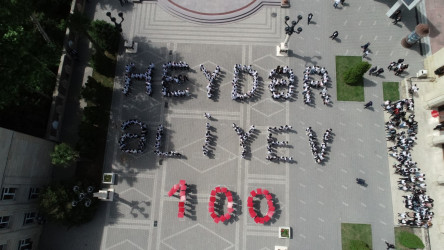 “Heydər Əliyev İli -2023”: Tərtərdə Ümummilli Liderin abidəsi önündə “Heydər Əliyev 100” adlı fləşmob təşkil olunub