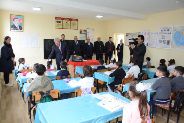 İcra başçısı Qaraağacı kənd tam orta məktəbində mövcud şəraitlə tanış olub
