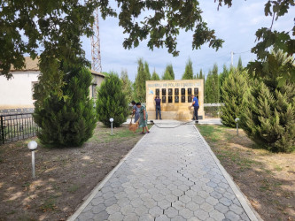 27 sentyabr Anım gününün beşinci ildönümü ilə əlaqədar rayon ərazisində şəhid məzarlarının və abidələrinin, baralyeflərin, şəkil lövhələrinin ətrafında təmizlik işlərinə başlanılıb