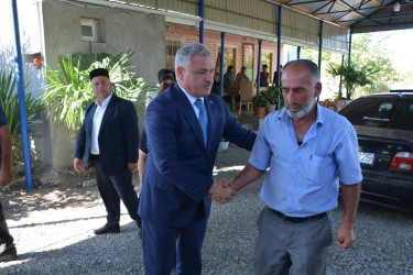 İcra başçısı Vətən Müharibəsi şəhidi Hüseynov Eşqin Cəsarət oğlunun ikinci ildönümü münasibəti ilə ailəsini ziyarət edib