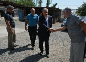 Rayon rəhbəri Qazyan  kəndində “Azərbaycan Bayrağı” ordenli Birinci Qarabağ müharibəsi veteranı Əhliman Nəzərovun  bacısının yas mərasimində iştirak edib