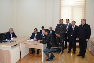 Rayon rəhbəri vətəndaş müraciətlərini dinləyib