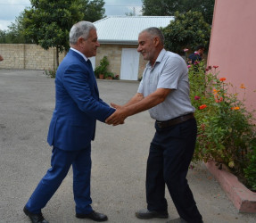 İcra başçısı 27 sentyabr “Anım Günü” ilə əlaqədar Ələsgərli kəndində Şəhid Şahbazov Ruslan Mahir oğlunun ailəsini ziyarət edib