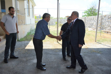 Rayon rəhbəri “Konstitusiya və Suverenlik İli” çərçivəsində Vətən müharibəsi şəhidi Elnur Hüseynovun ailəsini ziyarət edib