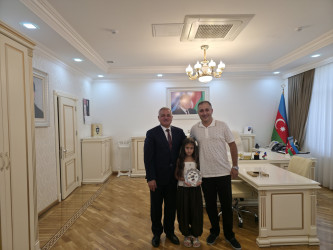 Rayon rəhbəri Milli Qəhraman Elman Hüseynovun oğlunu qəbul edib