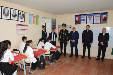 Rayon rəhbəri Buruc kənd tam orta məktəbində mövcud şəraitlə tanış olub