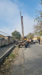Tərtər şəhərinin Cavanşir küçəsində elektrik dirəkləri və naqilləri yenisi ilə əvəz olunur