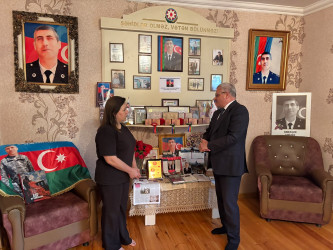 Tərtər Rayon İcra Hakimiyyətinin başçısı 27 Sentyabr – Anım Günü ilə əlaqədar Vətən müharibəsi şəhidi Azər Şəmilovun ailəsini ziyarət edib