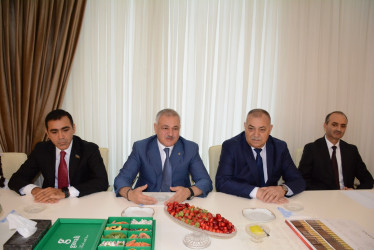 Rayon rəhbəri “Konstitusiya və Suverenlik İli” çərçivəsində  bu il ali məktəbə qəbul olan və birinci sinfə gedən şəhid övladları ilə görüşüb