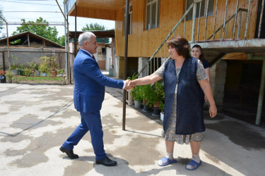 Rayon rəhbəri “Konstitusiya və Suverenlik İli” çərçivəsində birinci Qarabağ müharibəsi şəhidi Qurban Quluyevin ailəsini ziyarət edib