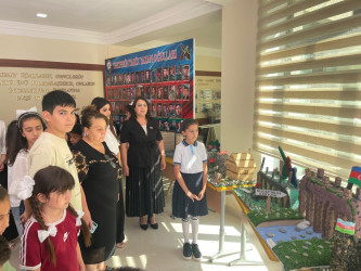 Tərtərdə Sülh aylığı çərçivəsində məktəblilərin əl işlərindən ibarət sərgi keçirilib