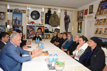 Rayon rəhbəri “Konstitusiya və Suverenlik İli” çərçivəsində Seydimli kəndindən olan şəhid ailələri və qazilərlə görüş keçirib