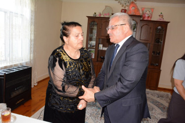 Rayon rəhbəri şəhid Knyaz Qurbanovun ailəsini ziyarət edib