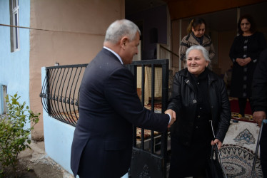 İcra başçısı Birinci Qarabağ müharibəsi əlili İfrail Məmmədovu ziyarət edib