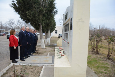 İcra başçısı Hüsənli kənd tam orta məktəbində mövcud şəraitlə tanış olub