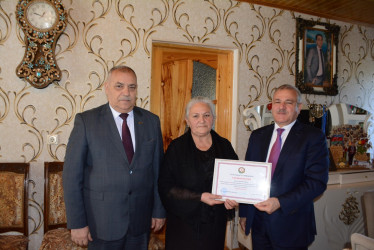 Rayon rəhbəri “Konstitusiya və Suverenlik İli” çərçivəsində şəhid anası Dilruba Orucovanı ad günü münasibəti ilə təbrik edib