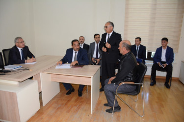 Rayon rəhbəri vətəndaş müraciətlərini dinləyib