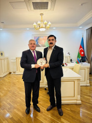 Tərtər rayon icra hakimiyyətinin başçısı Müstəqim Məmmədov Milli Qəhrəman İbad Hüseynovu qəbul edib