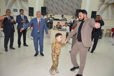 Rayon rəhbəri Vətən Müharibəsi Əlilinin övladının kiçik toy məclisində iştirak edib