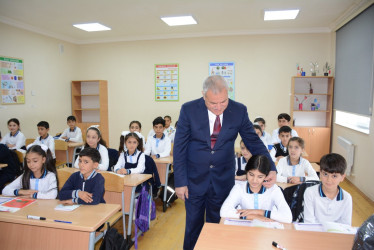 Rayon rəhbəri Xoruzlu kənd tam orta məktəbində mövcud şəraitlə tanış olub