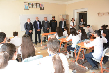 Rayon rəhbəri Seydimli kənd tam orta məktəbində mövcud şəraitlə tanış olub
