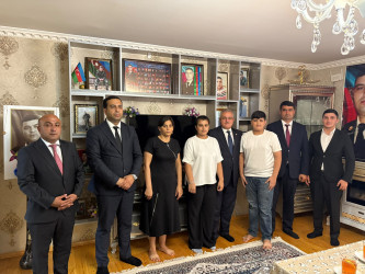 Tərtər Rayon İcra Hakimiyyətinin başçısı 27 Sentyabr – Anım Günü ilə əlaqədar Vətən müharibəsinin mülki şəhidi Anar Quliyevin ailəsini ziyarət edib