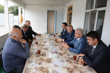 Rayon rəhbəri “Konstitusiya və Suverenlik İli” çərçivəsində İsmayılbəyli kəndində şəhid ailələri ilə görüş keçirib