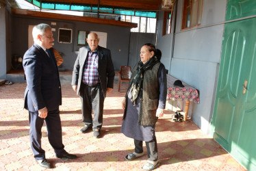 Rayon rəhbəri “Konstitusiya və Suverenlik İli” çərçivəsində şəhid Vüqar Allahverdiyevin ailəsini ziyarət edib