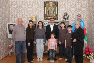 Milli Məclisin deputatı Anar Məmmədov şəhid Azər Qasımovun ailəsini ziyarət edib