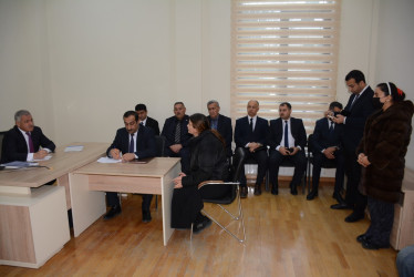 Rayon rəhbəri vətəndaş müraciətlərini dinləyib