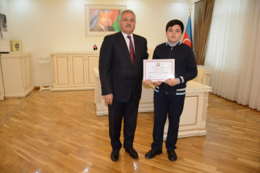Rayon rəhbəri şahmatçıları təltif edib