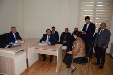 Rayon rəhbəri vətəndaş müraciətlərini dinləyib