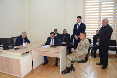 Rayon rəhbəri vətəndaş müraciətlərini dinləyib