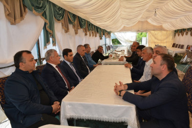 Rayon rəhbəri Milli Məclisin deputatı ilə birlikdə şəhidi Mirzəli Rəşadın nənəsi Tamaşa Məmmədovanın yas mərasimində iştirak edib