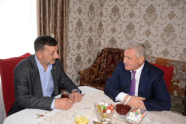 İcra başçısı Birinci Qarabağ müharibəsi əlili Rüstəm Əliyevi ziyarət edib