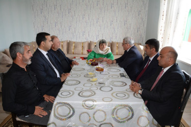 Tərtər Rayon İcra Hakimiyyətinin başçısı 27 Sentyabr – Anım Günü ilə əlaqədar Vətən müharibəsi şəhidi Anar Hüseynovun ailəsini ziyarət edib