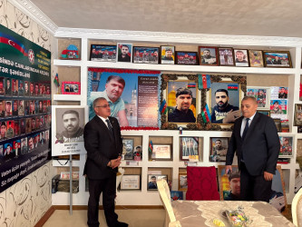 Tərtər Rayon İcra Hakimiyyətinin başçısı 27 Sentyabr – Anım Günü ilə əlaqədar Vətən müharibəsinin mülki şəhidləri Elşən və Xaliq Abbasov qardaşlarının ailəsini ziyarət edib