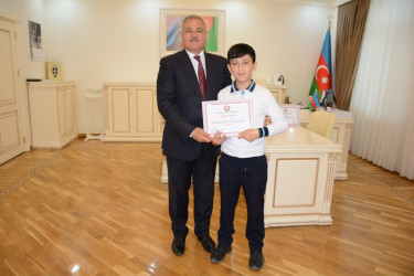 Rayon rəhbəri şahmatçıları təltif edib