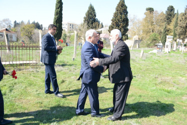İcra başçısı Aprel döyüşlərində şəhid olmuş Nicat İsgəndərovun məzarını ziyarət edib