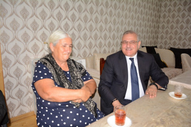 Tərtər Rayon İcra Hakimiyyətinin başçısı 27 Sentyabr – Anım Günü ilə əlaqədar Vətən müharibəsi şəhidi Əliyev Elməddinin ailəsini ziyarət edib
