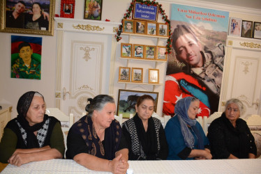 Rayon rəhbəri “Konstitusiya və Suverenlik İli” çərçivəsində Seydimli kəndindən olan şəhid ailələri və qazilərlə görüş keçirib