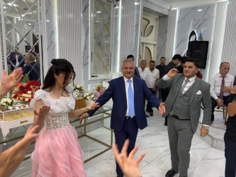 Rayon rəhbəri Vətən Müharibəsi Qəhrəmanı Azər Abdullazadənin elçilik və nişan mərasimində iştirak edib