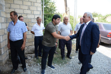 Rayon rəhbəri şəhid atasının üç mərasimində iştirak edib