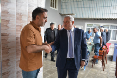 Rayon rəhbəri “Azərbaycan Bayrağı” ordenli Birinci Qarabağ müharibəsinin veteranı Əhliman Nəzərovun qardaşının yas mərasimində iştrak edib