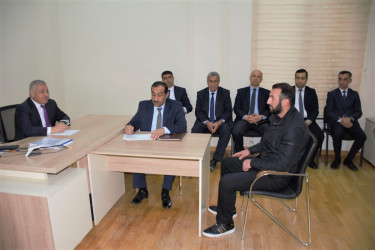 Rayon rəhbəri vətəndaş müraciətlərini dinləyib