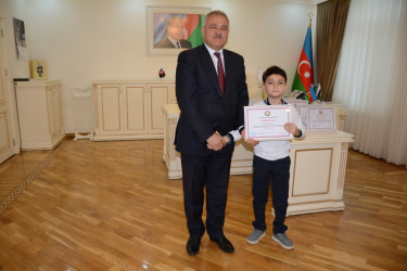 Rayon rəhbəri şahmatçıları təltif edib