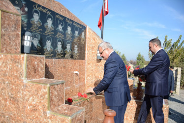 Rayon rəhbəri “Konstitusiya və Suverenlik İli” çərçivəsində şəhid Kərim Allahverdiyevin ailəsini ziyarət edib